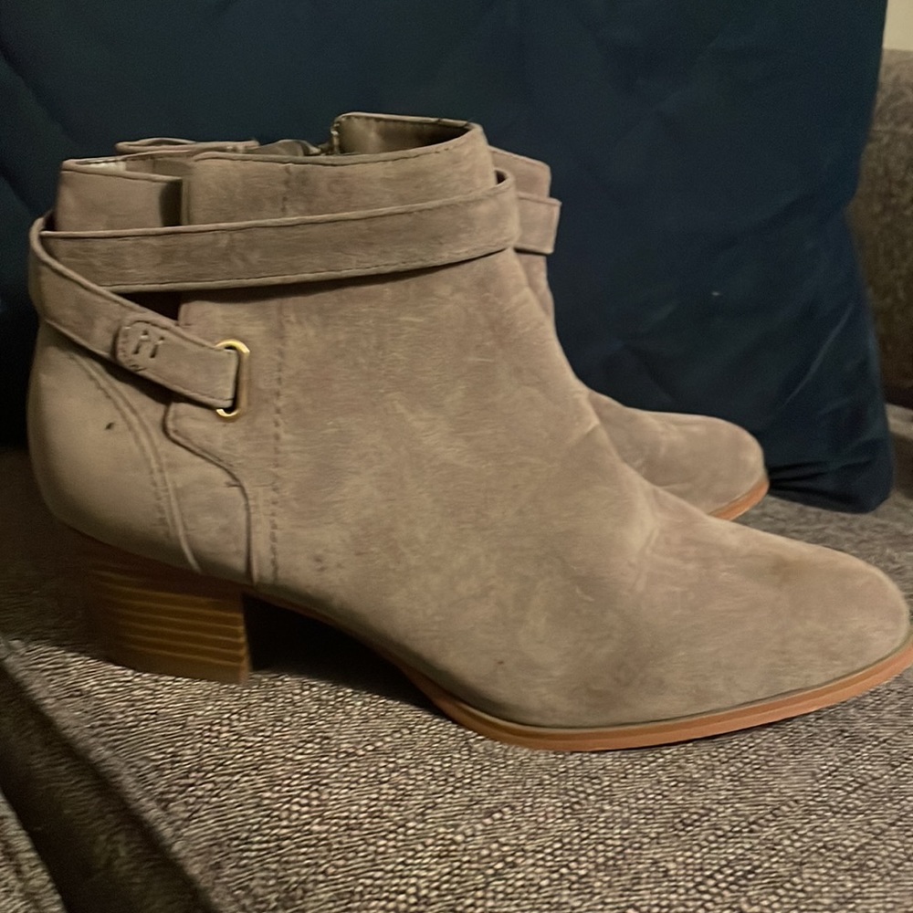 GIANI BERNINI OLEESIA  ANKLE BOOTIES.